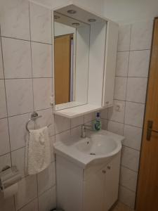 Apartments by the sea Seline, Paklenica - 11197