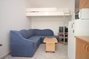 One-Bedroom Apartment with Terrace room in Family friendly seaside apartments Preko Ugljan - 8232
