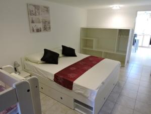 One-Bedroom Apartment with Terrace room in Family friendly seaside apartments Preko Ugljan - 8232