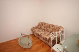 One-Bedroom Apartment with Terrace and Sea View room in Family friendly seaside apartments Preko Ugljan - 8232
