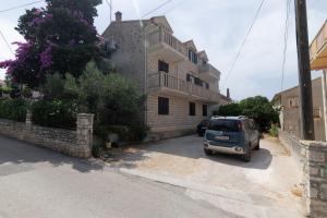 Apartments with a parking space Supetar, Brac - 11278