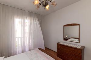 Apartments with parking space Supetar, Brac - 11278