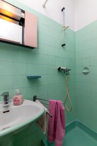 Apartments with parking space Supetar, Brac - 11278