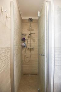 Apartments by the sea Splitska, Brac - 11300