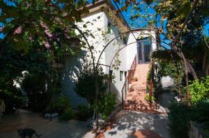 Apartments with a parking space Mali Losinj (Losinj) - 11344 