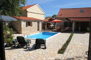 Family friendly house with a swimming pool Gluici Krka  11337