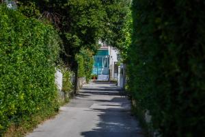 Apartments by the sea Kastel Stari, Kastela - 11352
