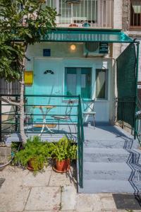 Apartments by the sea Kastel Stari, Kastela - 11352