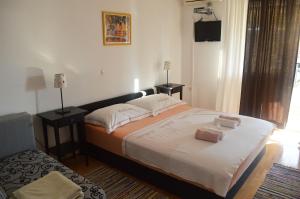 Two-Bedroom Apartment with Balcony and Sea View room in Apartment Makarska 11361b