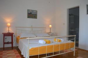 Apartments with parking space Makarska - 11361