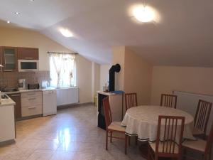 Apartments with swimming pool Banjol, Rab - 11382