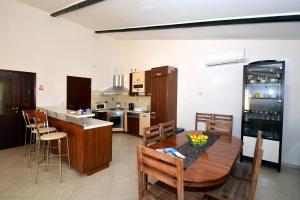 Apartments by the sea Suhi Potok, Omis - 11401