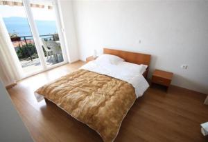 Apartments with a parking space Novi Vinodolski - 11423