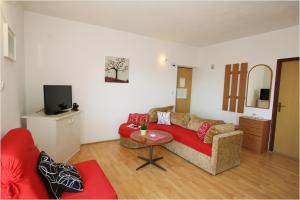 Apartments with parking space Supetar, Brac - 11147