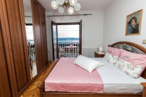 Apartments with parking space Crikvenica - 11307