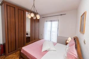 Apartments with parking space Crikvenica - 11307