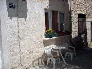 Apartments by the sea Pucisca, Brac - 11263