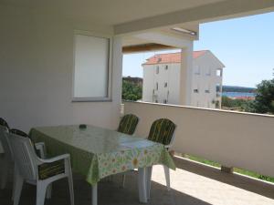 Apartments with a parking space Banjol, Rab - 11082