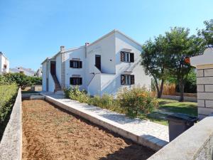 Apartments with parking space Pag - 11358