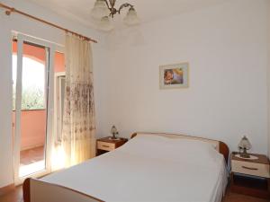 Two-Bedroom Apartment with Balcony room in Apartments with a parking space Pag - 11358