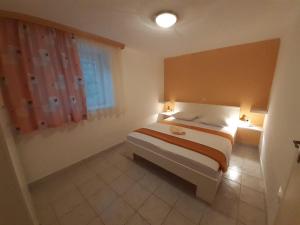 One-Bedroom Apartment with Terrace room in Apartment Gradac 11332a