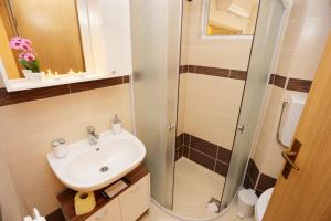 Apartments by the sea Kastel Kambelovac, Kastela - 8679