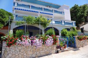 Apartments by the sea Metajna, Pag - 10405 
