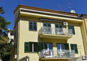 Apartments by the sea Opatija - 10411 