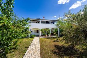 Apartments with parking space Nin, Zadar - 10414