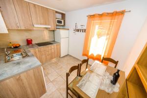 Apartments with parking space Nin, Zadar - 10414