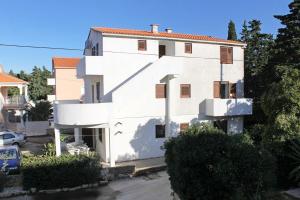 Apartments with a parking space Novalja, Pag - 10417