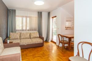 One-Bedroom Apartment with Terrace and Sea View room in Apartments and rooms by the sea Mali Losinj (Losinj) - 10420