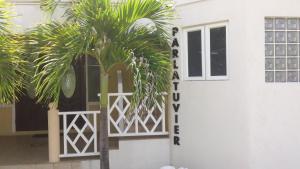 ‘MORIAH’ Private Room with Double Bed and shared bathroom