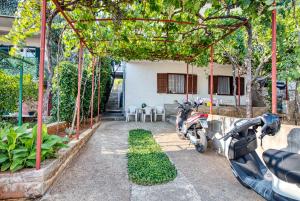 Apartments by the sea Zaboric Sibenik 4257