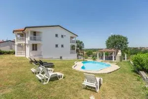 Holiday house with a swimming pool Radmani, Porec - 16440 - Radmani