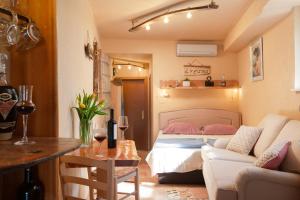 Apartments with WiFi Makarska - 6842