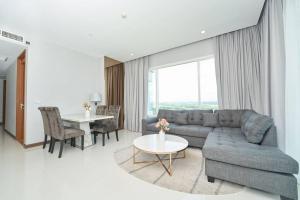 Beach Front Condo, Sea View with Pool