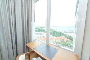 Beach Front Condo, Sea View with Pool