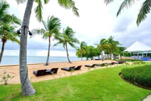 Beach Front Condo, Sea View with Pool