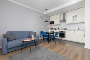 Warsaw Ursynów Apartment with Balcony by Renters