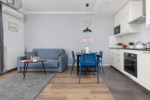 Warsaw Ursynów Apartment with Balcony by Noclegi Renters