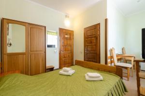 Тиса Економ