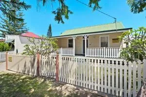 PJ's Cottage - Bring your own linen. - South West Rocks