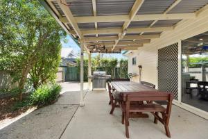 PJs Cottage - Bring your own linen.