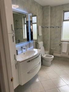 Lovely 3 Bedroom Apartment In Quiet Area w Pool