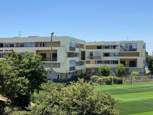 Appartements Joli Studio renove avec loggia fermee, tout equipe, WIFI, classe 2 etoiles a Balaruc-les-Bains - FR-1-553-161 : photos des chambres