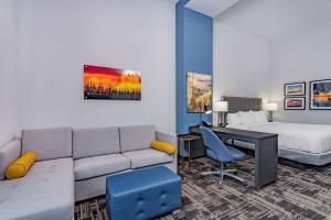 King Studio Suite - Non-Smoking room in La Quinta Inn & Suites by Wyndham South Bend near Notre Dame
