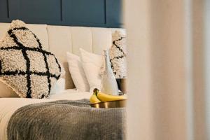 Campbell Park Apartment - City Centre - Free Parking, Balcony, Super-Fast Wifi and Smart TV with Netflix by Yoko Property