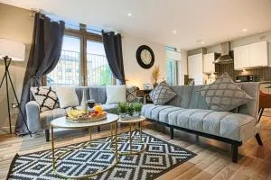 Campbell Park Apartment - City Centre - Free Parking, Balcony, Super-Fast Wifi and Smart TV with Netflix by Yoko Property - Willen