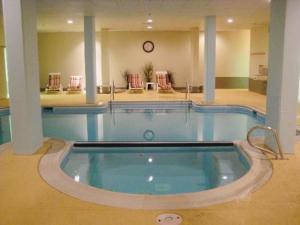 Snowshoe Ski-in & Ski-out at Silvercreek Resort - Family friendly, jacuzzi, hot tub, mountain views